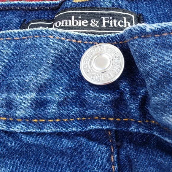 ⭐ ABERCROMBIE & FITCH | Distressed Denim Shorts - Picture 4 of 10